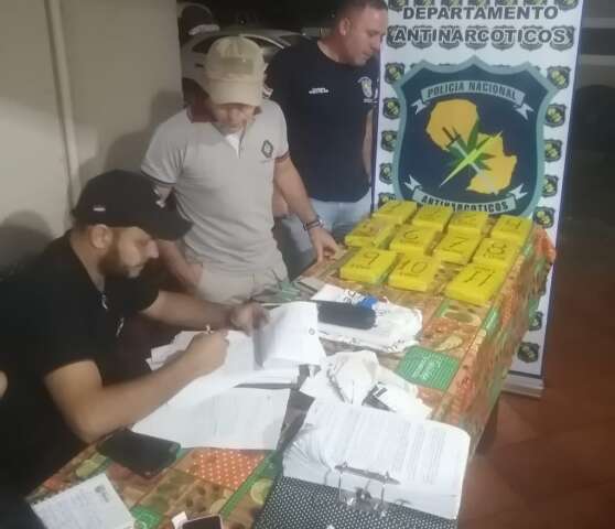 Brasileiro e paraguaio s&atilde;o presos com coca&iacute;na na linha internacional