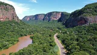 Morros no distrito de Piraputanga, município de Aquidauana, a 135 quilômetros de Campo Grande. (Foto: Divulgação)