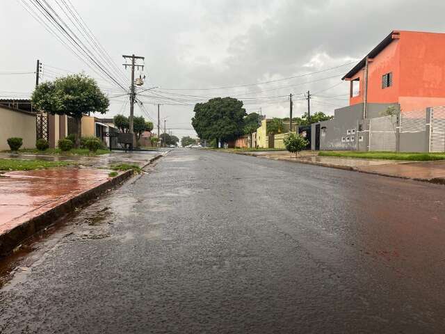 Frente fria chega &agrave; regi&atilde;o sul de MS com chuva e vento