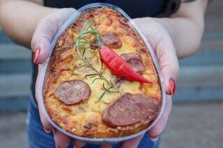 Sopa paraguaria com calabresa e pimenta é versão salgada de ovo de Páscoa. (Foto: Juliano Almeida)