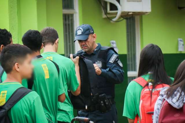 Imagina em semana de prova: &ldquo;amea&ccedil;as&rdquo; de chacina em escolas s&atilde;o rotina para PM