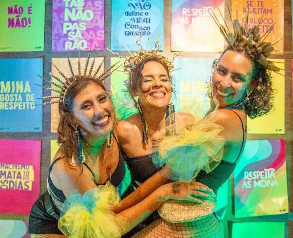 Bloco vai além do Carnaval e estreia com samba inspirado em signos
