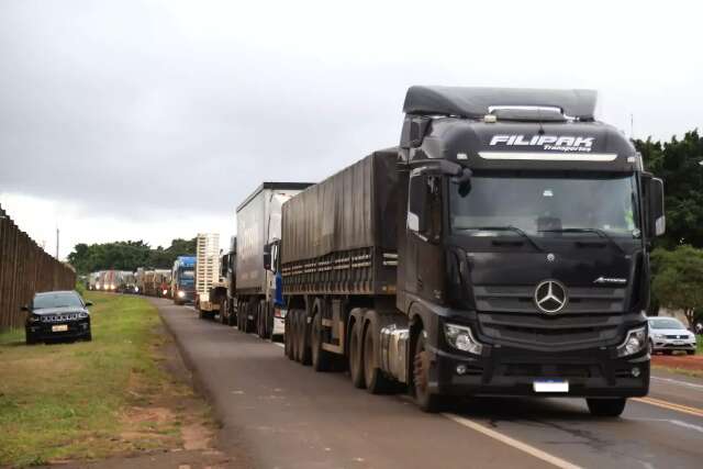 Congestionamento de mais de 2 km se forma na BR-163 ap&oacute;s acidente