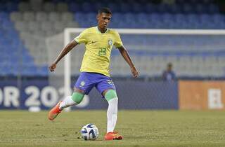 O jogador Dayvisson com a posse da bola. (Foto: Rafael Ribeiro/CBF)