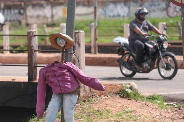 Intacto e risonho, &quot;Judas&quot; &eacute; esquecido em cruzamento da Capital