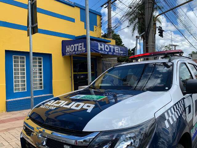 Dona de hotel sente falta de h&oacute;spede, vai cobrar di&aacute;ria e encontra ele morto