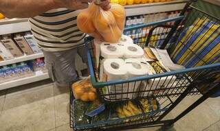 Carrinho de compras no supermercado. (Foto: Valter Campanato/Agência Brasil)