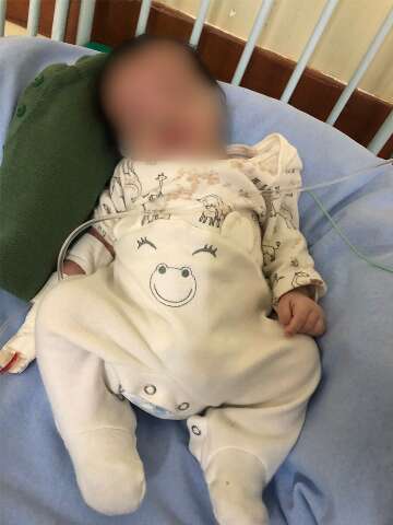 Beb&ecirc; de 23 dias com pneumonia aguarda vaga em hospital