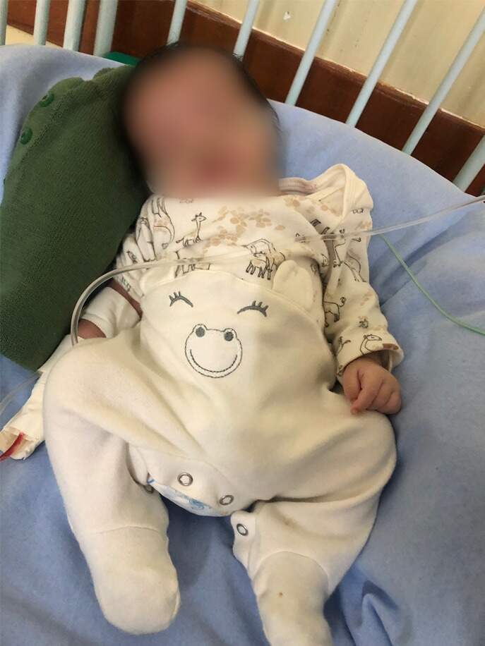 Bebê de 23 dias com pneumonia aguarda vaga em hospital