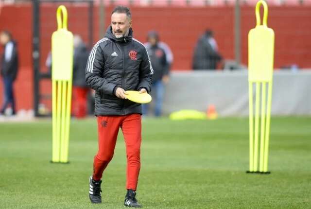 Flamengo oficializa demiss&atilde;o de V&iacute;tor Pereira dois dias ap&oacute;s sofrer goleada