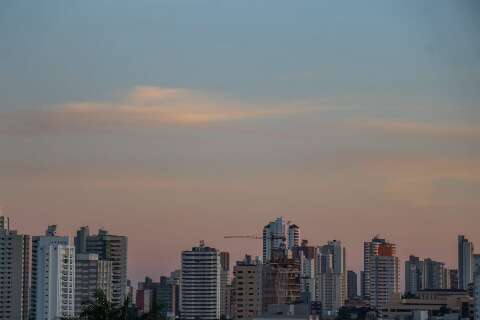 Meteorologia prev&ecirc; dia ensolarado com possibilidade de chuva em MS