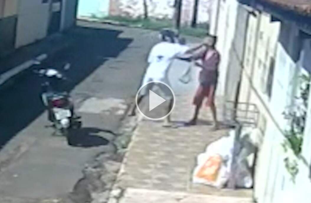 Vídeo confirma que guarda civil agrediu morador de rua 