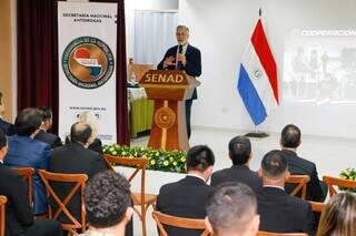 Embaixador brasileiro José Antonio Marcondes de Carvalho fala em evento na Senad (Foto: Divulgação)