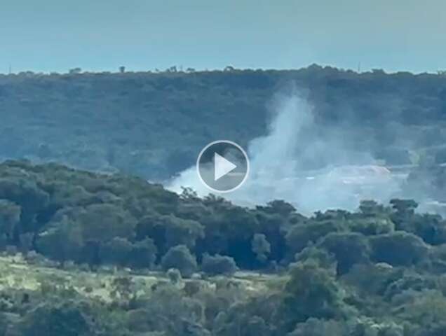 Um m&ecirc;s depois, &quot;coloca&ccedil;&atilde;o de fogo em lix&atilde;o&quot; continua na Mata do Segredo