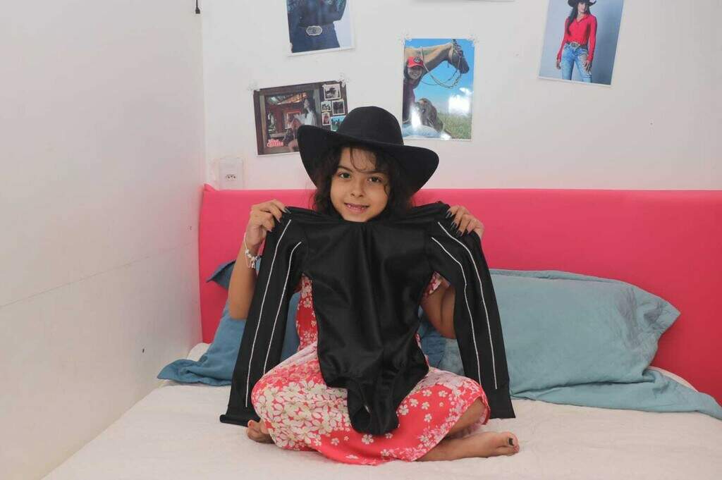 Criança troca festinha de aniversário por roupa e show de Ana Castela Diversão Campo Grande News