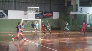 Meninas em quadra pela Copa Pelezinho de Futsal (Foto: Divulgação)