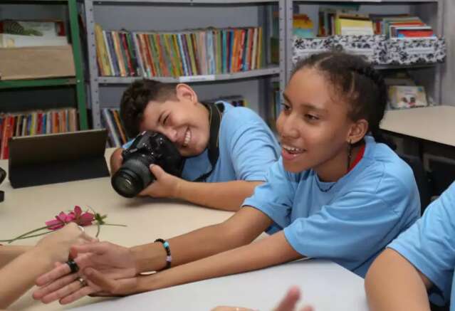 Claquete e c&acirc;meras s&atilde;o &ldquo;armas&rdquo; nas m&atilde;os de alunos contra viol&ecirc;ncia