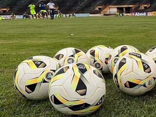 Equipe do Dourados em treinamento no Estádio Douradão (Foto: Gabriel Orriz/DAC)