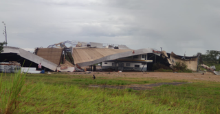 O temporal causou estrago também no prédio do antingo posto Sabiá (Foto: Cenário MS)