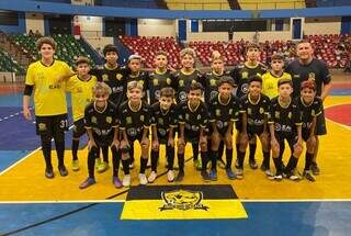 Time da Escolinha do Pato no Ginásio Guanandizão, em Campo Grande (Foto: Divulgação)