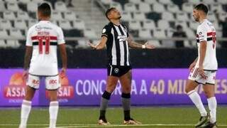 Tiquinho Soares comemora primeiro gol da partida, aos 4 minutos. (Foto: Vítor Silva/Botafogo)