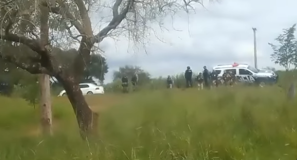 Ind&iacute;genas Guarani-Kaiow&aacute; s&atilde;o cercados por policiais em fazenda de MS