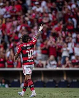 Gabigol comemorando o gol junto com a torcida no Maracanã (Foto: Paula Reis/CRF)