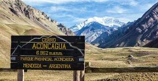 Localizada na Cordilheira dos Andes, o Cerro Aconcágua, com 6.962 metros de altitude, é um dos principais atrativos turísticos de Mendoza– Foto: Reprodução