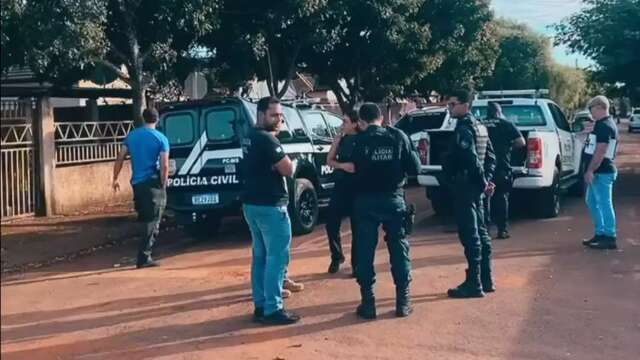 Encapuzados executam rapaz com ao menos dez tiros e deixam outro ferido