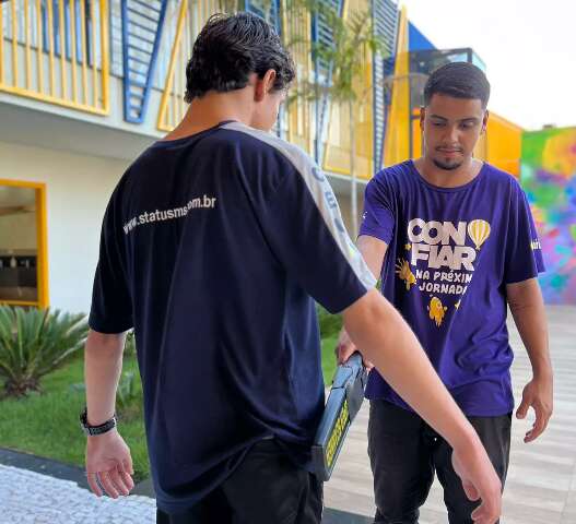 Para evitar o pior, escolas particulares investem at&eacute; em detector de metais