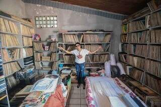 Em casa, Dora tem coleção composta por 20 mil discos de vinil. (Foto: Marcos Maluf)