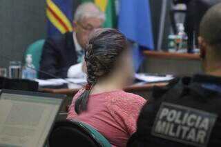 Stephanie acompanhou depoimentos de testemunhas chamadas pela acusação. (Foto: Paulo Francis)