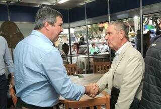 Governador Eduardo Riedel e o presidente da empresa Pedro Vaquer (Foto: Saul Scharamm)