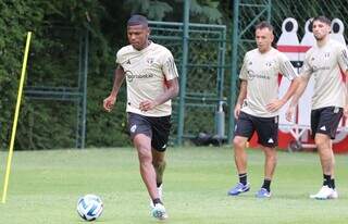 Arboleda, Raphinha e Calleri em treino no São Paulo (Foto: Divulgação)