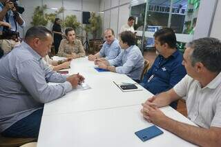Gabinete itinerante da prefeitura de Campo Grande na 83ª Expogrande contou com representantes do agronegócio. (Foto: Roberto Ajala)