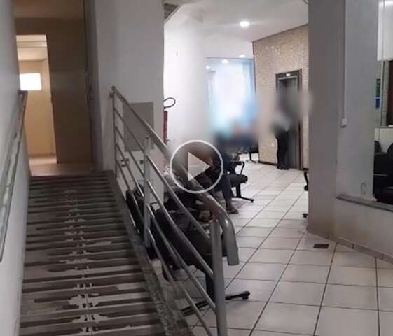 Com Procon ainda vulner&aacute;vel, marido tra&iacute;do entra transtornado em pr&eacute;dio