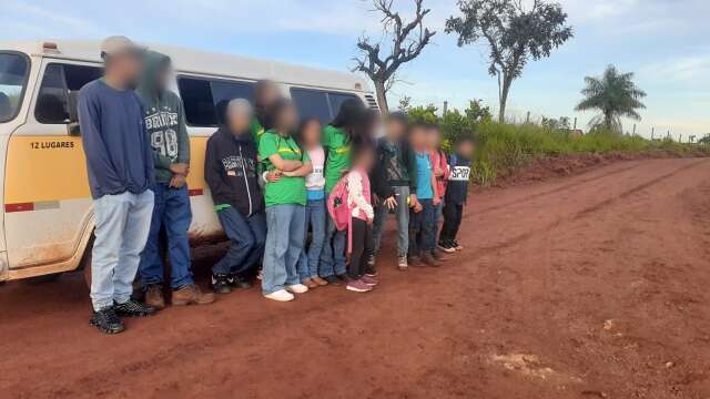 Falta de transporte escolar prejudica crian&ccedil;as em assentamento de Jaraguari