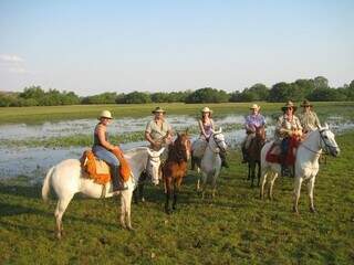 Estrangeiros realizam cavalgada no Pantanal. (Foto: Arquivo pessoal)