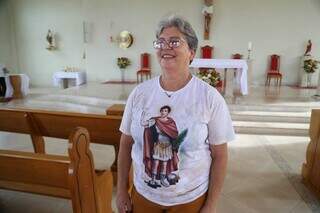 Aposentada, Tereza tem dedicação à capela em homenagem ao santo das causa impossíveis. (Foto: Alex Machado)