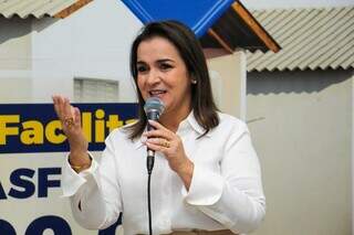 A prefeita de Campo Grande, Adriane Lopes (Patriota), durante solenidade de abertura da agência. (Foto: Juliano Almeida)