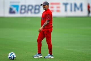 Técnico Jorge Sampaoli observa treino no Flamengo (Foto: Divulgação)
