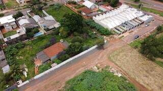 Vista aérea do local; à direita, condomínio Vila Kellem 1; à esquerda, área onde a segunda unidade será finalizada (Foto: Canale Imobiliária)