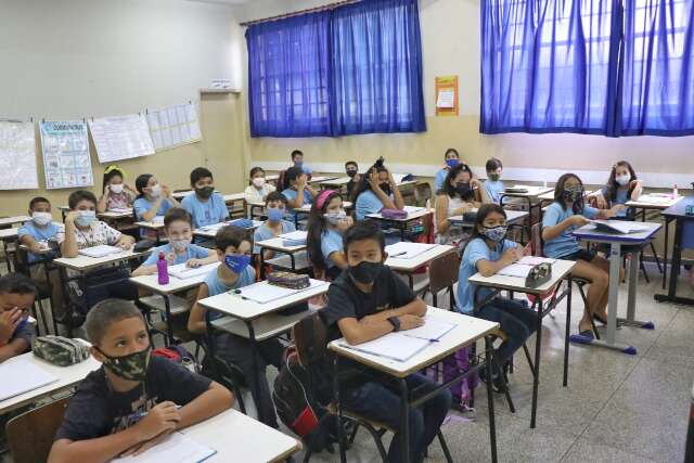 Lei d&aacute; prioridade a irm&atilde;os e a filhos de mulher v&iacute;tima de viol&ecirc;ncia em escolas 