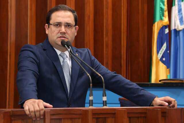 Prefeitura distribui senhas, mas perde verba para castra&ccedil;&atilde;o, diz deputado