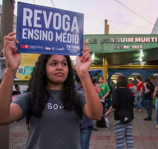 Estudantes voltam a protestar pedindo revoga&ccedil;&atilde;o do Novo Ensino M&eacute;dio