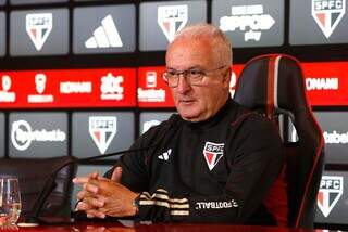 Técnico Dorival Júnior foi apresentado na sexta-feira (Foto: Rubens Chiri/SPFC)