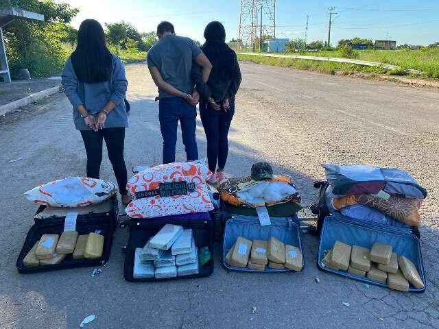 Pol&iacute;cia apreende 30 tabletes de pasta base e coca&iacute;na na BR-262