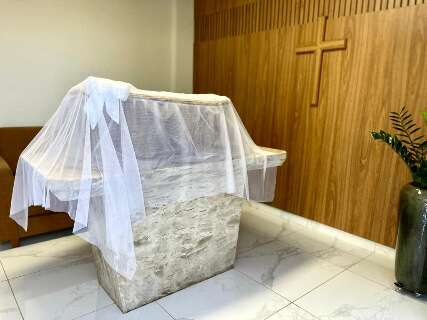 Para tutor viver luto, crematório tem sala especial onde animal é velado