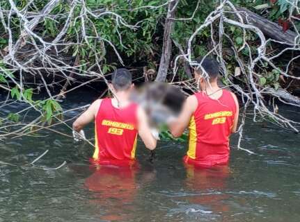 Moradores encontram corpo em decomposi&ccedil;&atilde;o &agrave;s margens de rio