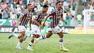 Jogadores cariocas comemoram vitória em partida jogada no Maracanã. (Foto: Mailson Santana/Fluminense)